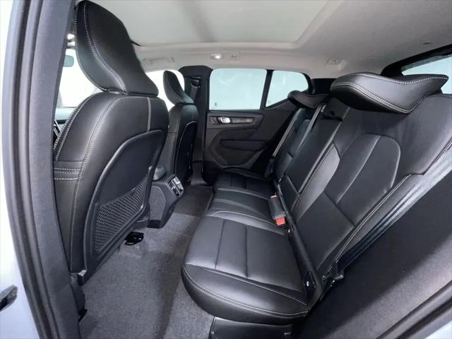 2026 Volvo XC40 Plus, B5 AWD Gas (mild hybrid), Dark