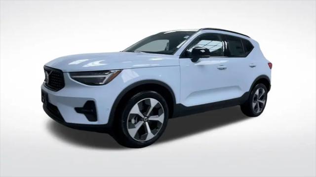 2026 Volvo XC40 Plus, B5 AWD Gas (mild hybrid), Dark