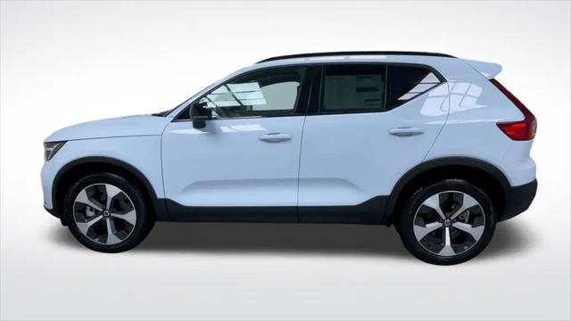 2026 Volvo XC40 Plus, B5 AWD Gas (mild hybrid), Dark
