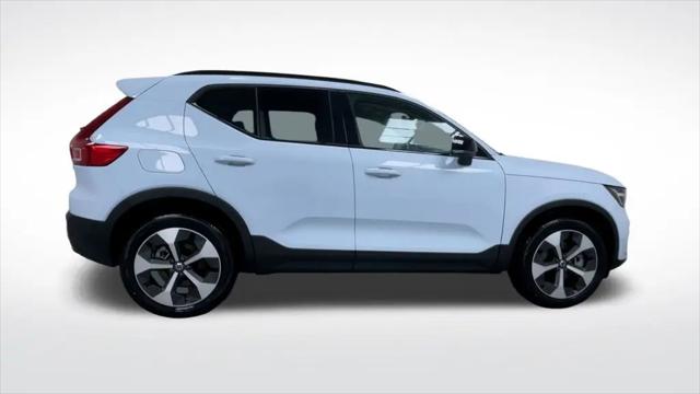 2026 Volvo XC40 Plus, B5 AWD Gas (mild hybrid), Dark