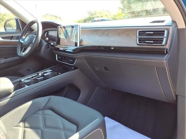 2026 Volkswagen Atlas SE with Technology