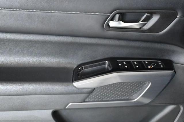 2022 Nissan Pathfinder SL 2WD