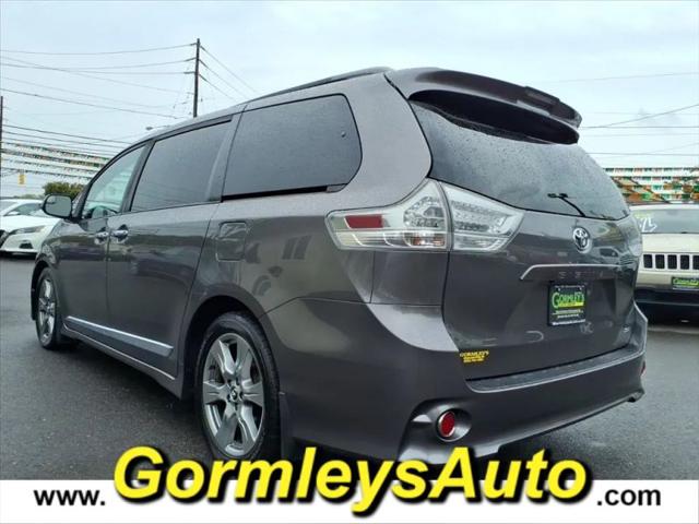 2018 Toyota Sienna SE 8 Passenger