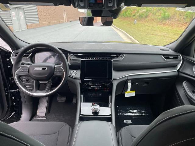 2025 Jeep Grand Cherokee Laredo X 4x4