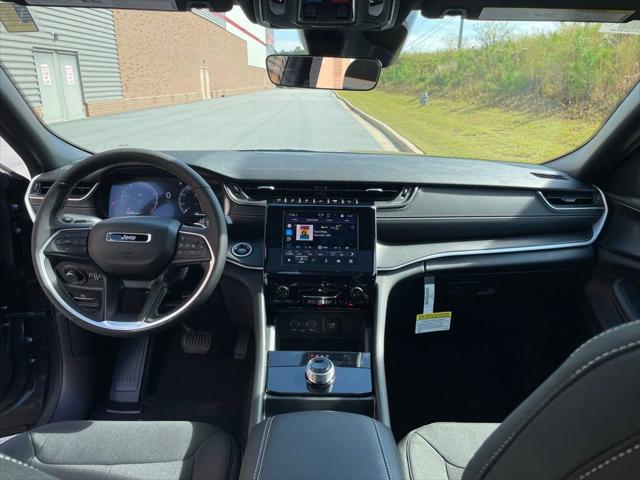 2025 Jeep Grand Cherokee Laredo X 4x4