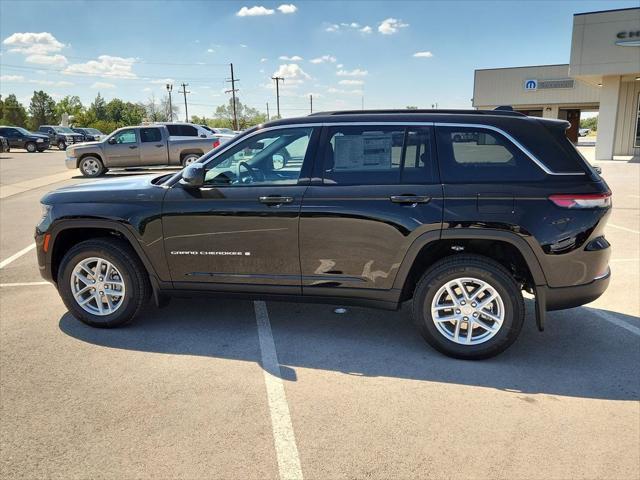 2025 Jeep Grand Cherokee GRAND CHEROKEE LAREDO X 4X4