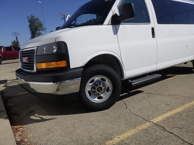 2025 GMC Savana Passenger RWD 3500 Extended Wheelbase LT