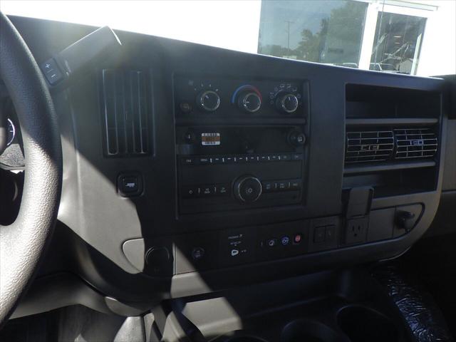 2025 GMC Savana Passenger RWD 3500 Extended Wheelbase LT