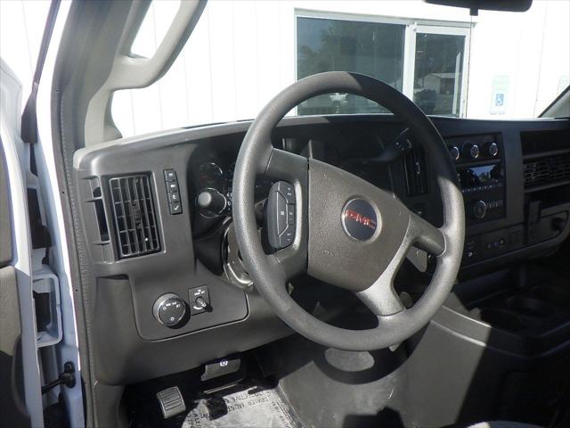 2025 GMC Savana Passenger RWD 3500 Extended Wheelbase LT