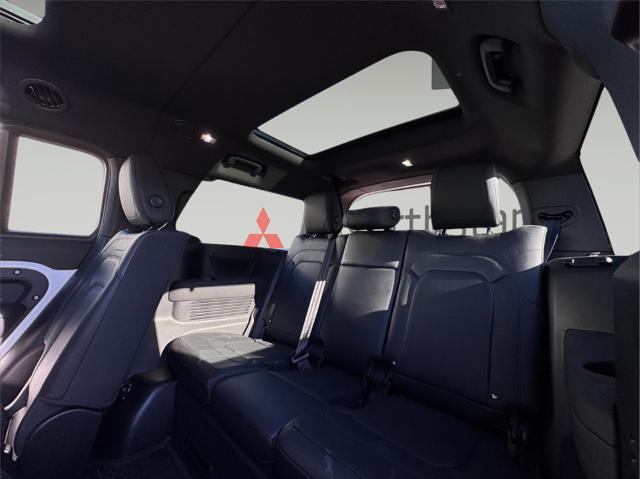 2024 Land Rover Defender 130 P400 X-Dynamic SE