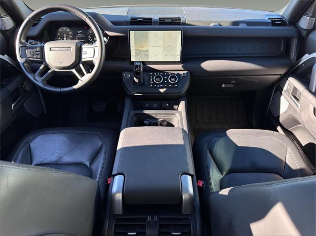 2024 Land Rover Defender 130 P400 X-Dynamic SE