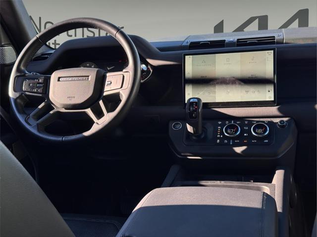 2024 Land Rover Defender 130 P400 X-Dynamic SE