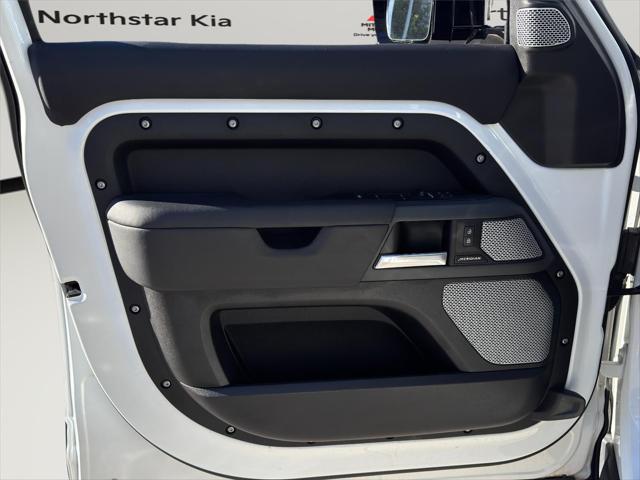 2024 Land Rover Defender 130 P400 X-Dynamic SE