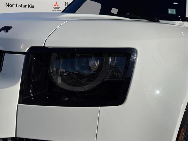 2024 Land Rover Defender 130 P400 X-Dynamic SE