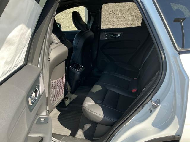 2026 Volvo XC60 B5 Ultra Black Edition