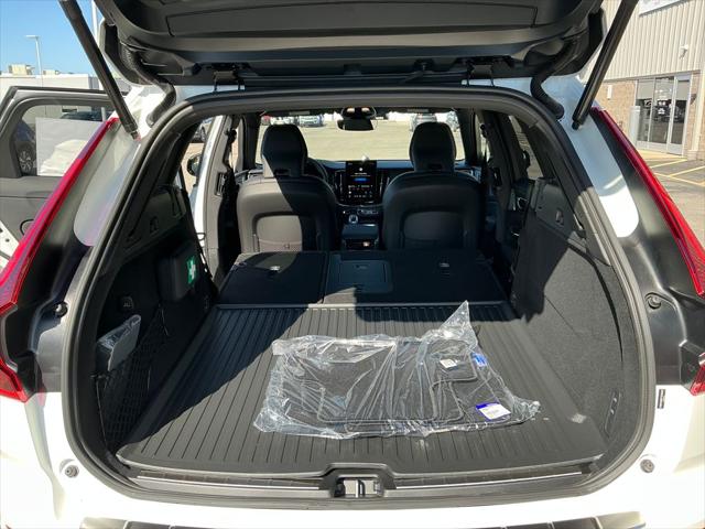 2026 Volvo XC60 B5 Ultra Black Edition
