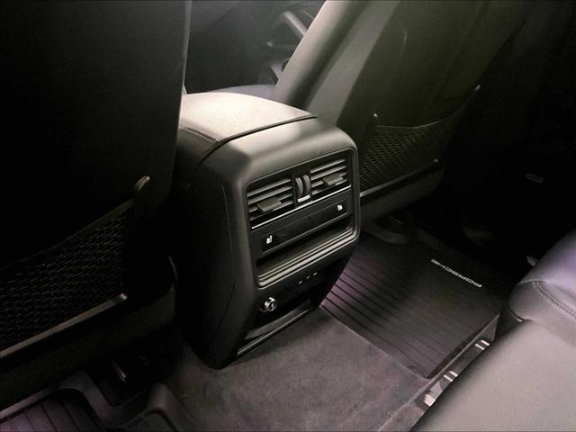 2024 Porsche Cayenne Unknown