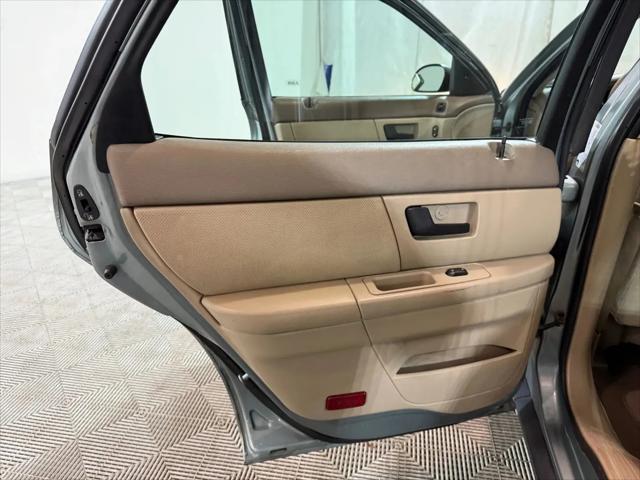 2005 Ford Taurus SE