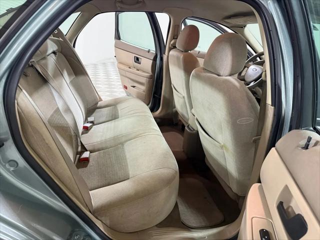 2005 Ford Taurus SE