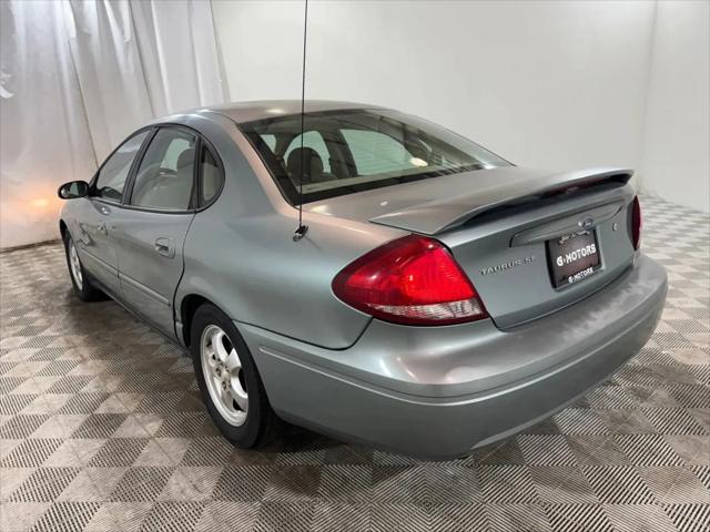 2005 Ford Taurus SE