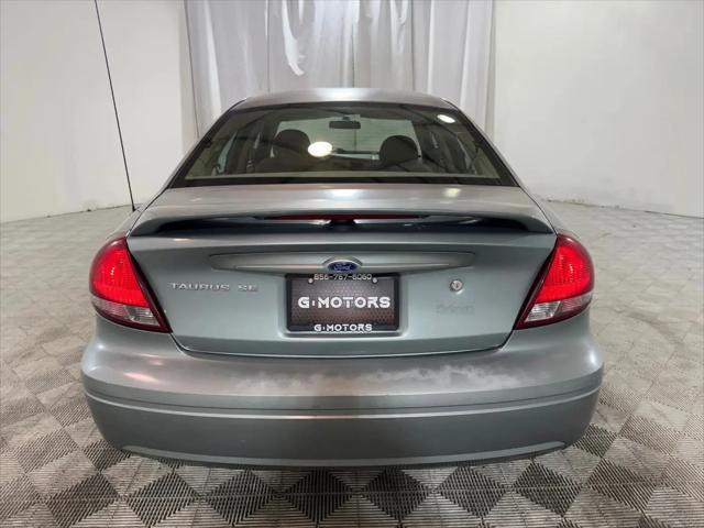 2005 Ford Taurus SE