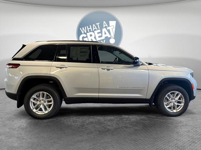 2025 Jeep Grand Cherokee GRAND CHEROKEE LAREDO X 4X4