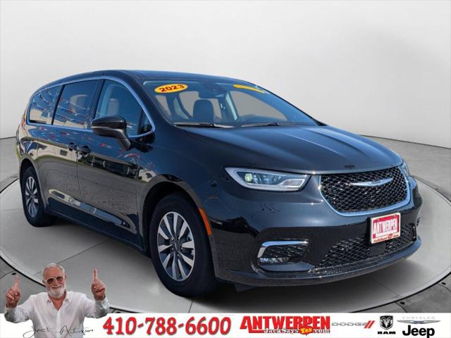 2023 Chrysler Pacifica Hybrid Touring L