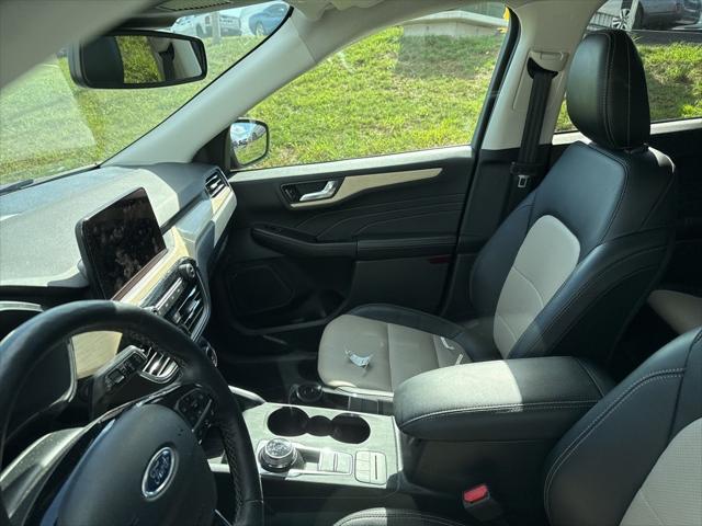 2022 Ford Escape Titanium Hybrid 2022 Ford Escape Titanium Hybrid