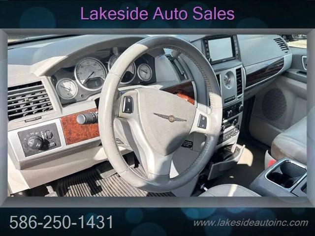 2009 Chrysler Town & Country Touring
