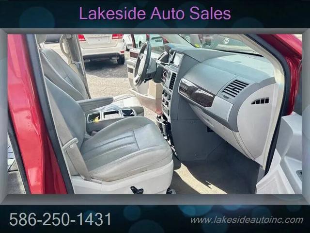 2009 Chrysler Town & Country Touring