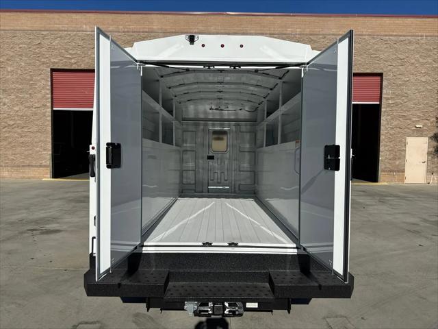 2025 GMC Savana Cutaway Work Van