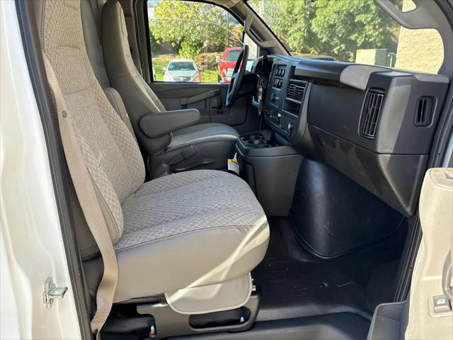 2025 GMC Savana Cutaway Work Van