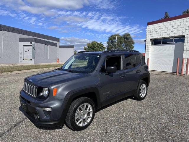 2022 Jeep Renegade Latitude 4x4 for sale in Eden Prairie, MN