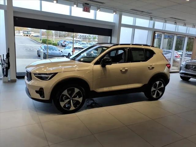 2026 Volvo XC40 Plus, B4 FWD Gas (mild hybrid), Dark