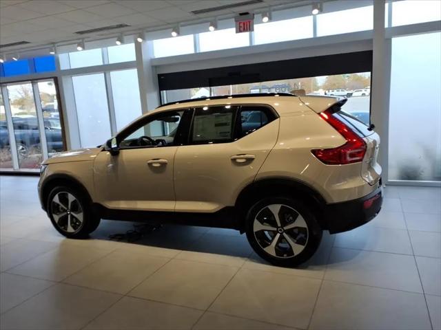 2026 Volvo XC40 Plus, B4 FWD Gas (mild hybrid), Dark