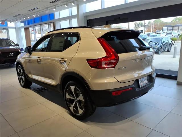 2026 Volvo XC40 Plus, B4 FWD Gas (mild hybrid), Dark