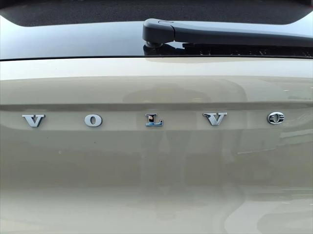 2026 Volvo XC40 Plus, B4 FWD Gas (mild hybrid), Dark