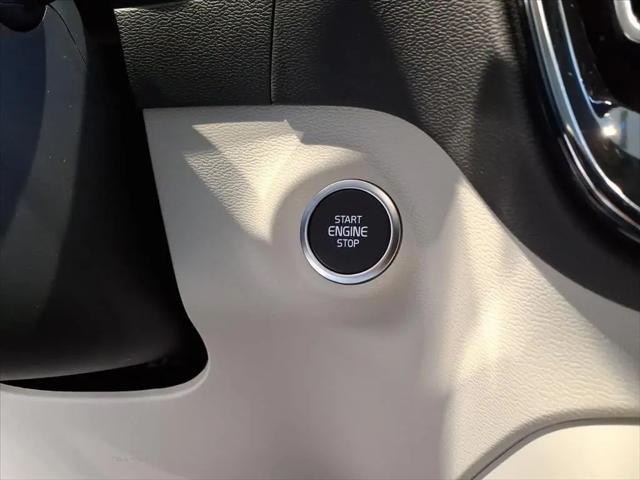 2026 Volvo XC40 Plus, B4 FWD Gas (mild hybrid), Dark