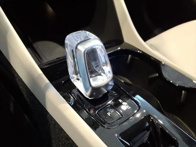 2026 Volvo XC40 Plus, B4 FWD Gas (mild hybrid), Dark