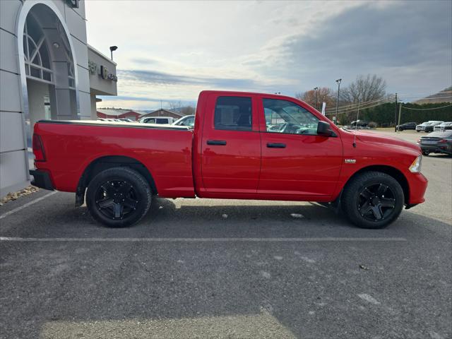 2017 RAM 1500 Express Quad Cab 4x4 64 Box