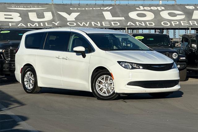 2022 Chrysler Voyager LX 2022 Chrysler Voyager LX