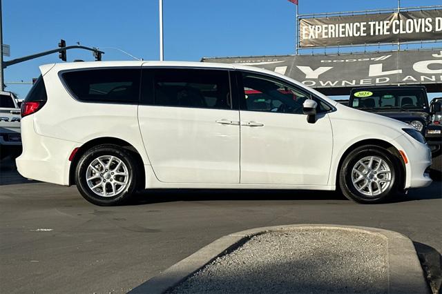 2022 Chrysler Voyager LX 2022 Chrysler Voyager LX