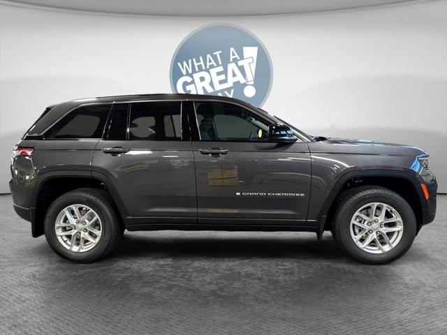2025 Jeep Grand Cherokee GRAND CHEROKEE LAREDO X 4X4