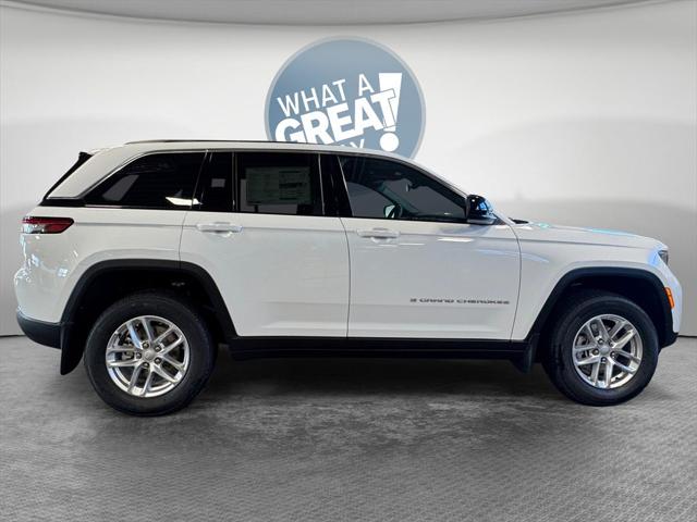 2025 Jeep Grand Cherokee GRAND CHEROKEE LAREDO X 4X4