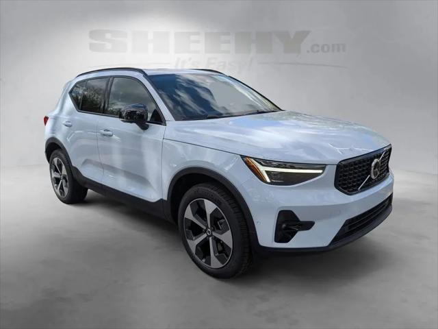 2026 Volvo XC40 Plus, B5 AWD Gas (mild hybrid), Dark