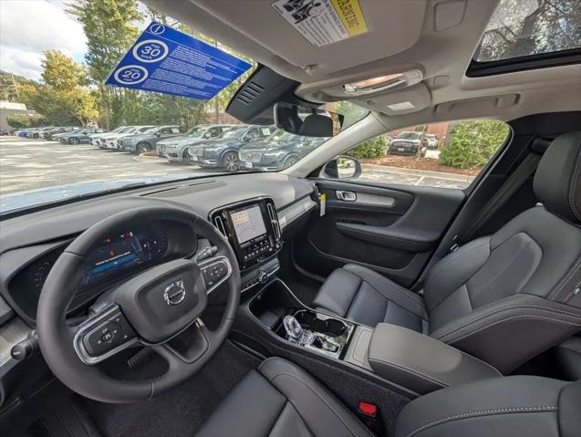 2026 Volvo XC40 Plus, B5 AWD Gas (mild hybrid), Dark