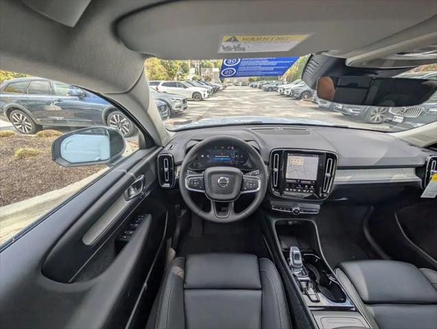2026 Volvo XC40 Plus, B5 AWD Gas (mild hybrid), Dark