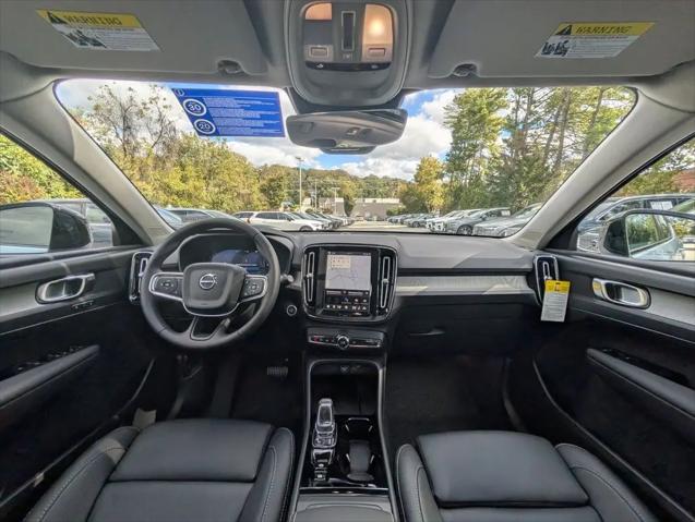 2026 Volvo XC40 Plus, B5 AWD Gas (mild hybrid), Dark
