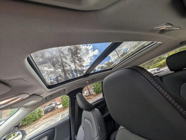 2026 Volvo XC40 Plus, B5 AWD Gas (mild hybrid), Dark