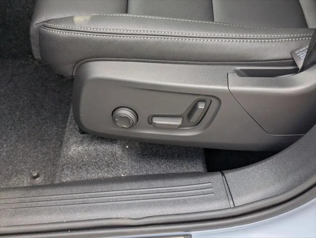 2026 Volvo XC40 Plus, B5 AWD Gas (mild hybrid), Dark